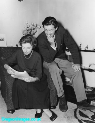77-flat-in-hampstead-1952-mum-and-dad