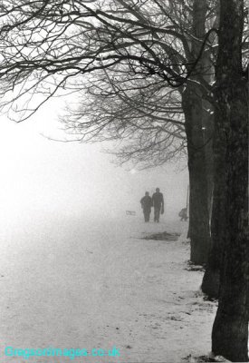 17bw-figures-in-fog-wengen